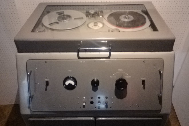 Магнитофонът от студиото Abbey Road, на който са направени първите им записи